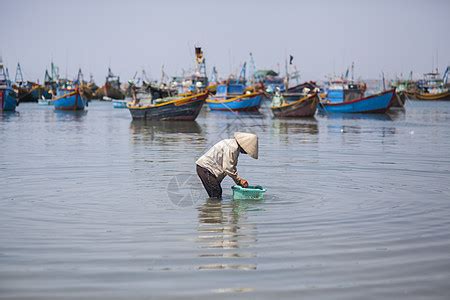 广西北海银滩渔民捕鱼高清图片下载-正版图片500751928-摄图网