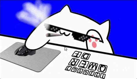 电脑键盘旁的猫儿看着无高清图片下载-正版图片506003979-摄图网