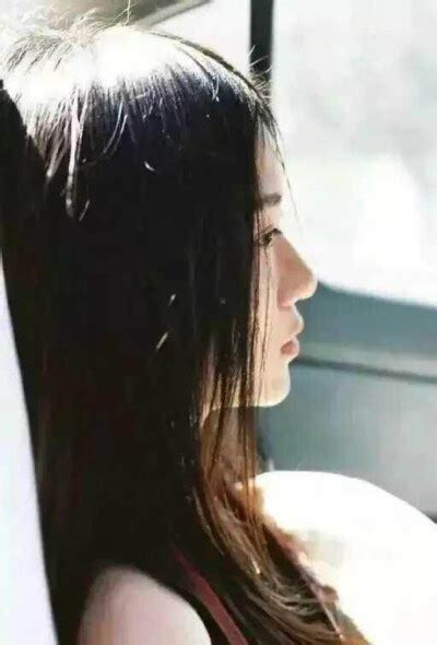 侧脸甜美女生头像图片
