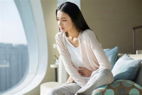 月经肚子疼怎么缓解最有效（女性痛经不仅是受凉了，4招助你驱寒暖宫缓解疼痛） | 说明书网