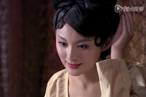 毛林林饰演一代妖后冯小怜，用了9个扮相，我独爱她的死亡装束