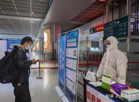 昨日，万州高铁北站核酸检测采样点，旅客正接受免费核酸检测。-社会民生 -精品万州