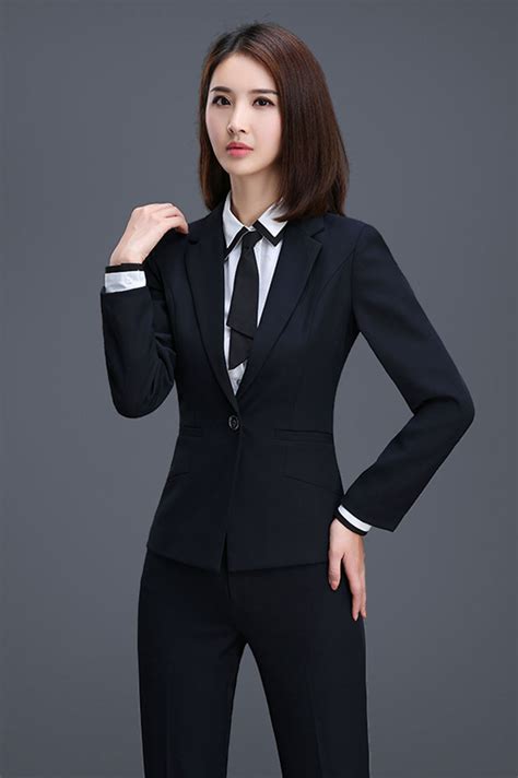 温柔的西装头像女生