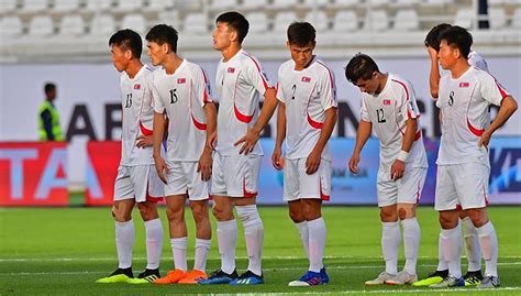 从世界杯险逼平巴西到亚洲杯遭血洗：朝鲜足球的陨落之路|界面新闻 · 体育
