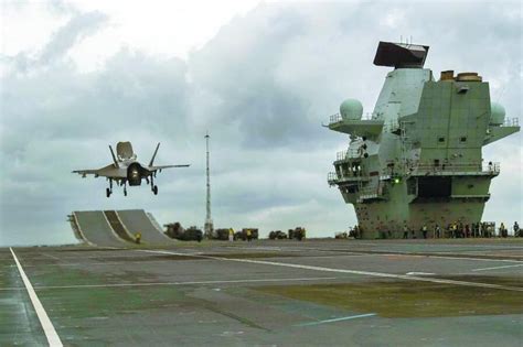 英军一架F-35战斗机在地中海例行行动中坠毁_手机新浪网
