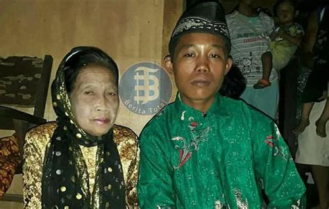 印尼16岁小伙迎娶71岁老太 双方都贫穷聘礼101元|印度尼西亚|小伙|老太_新浪娱乐_新浪网