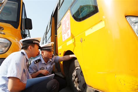 渝北交巡警设32处爱心车队停放点免费接送考生-渝北网