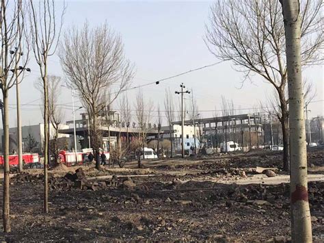 河北省石家庄市一工厂突发爆炸，现场一片狼藉