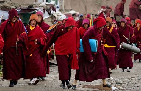 一书在手，全面读懂藏地佛教文化 ——《藏传佛教信仰与民俗》（增订本）书介