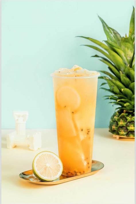 百香果柠檬菠萝果茶摄影图