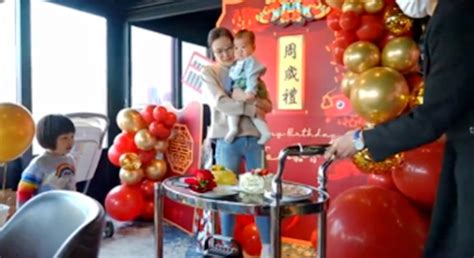 单亲妈妈吴桐带着儿子吴童童在大都市生活_[标签:标题1]