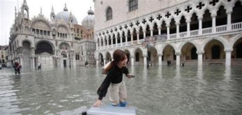 “水城”威尼斯被淹，热门景点变成了这样……_荔枝网新闻
