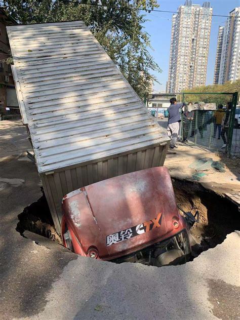媒体评论：西宁道路塌陷事故，揭开城市“地下伤疤”_凤凰网