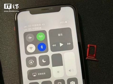 网友手动改造美版苹果iPhone XR双卡双待__凤凰网