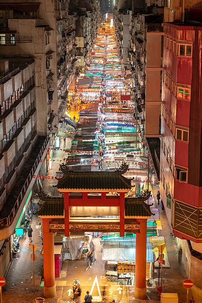 香港九龙庙街夜市照明的鸟瞰图高清图片下载-正版图片300885533-摄图网