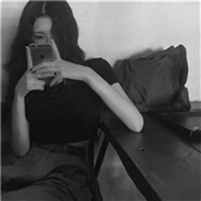 黑白少女头像非主流
