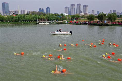 浙江淳安举办千岛湖公开水域游泳公开赛-人民图片网