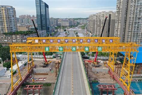 72米大跨度龙门吊安装投用 成都简州大桥明年6月底实现通车_四川在线