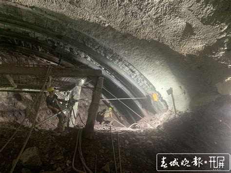 开屏新闻-勐松二号隧道全隧贯通，中老铁路国内段93座隧道已贯通88座