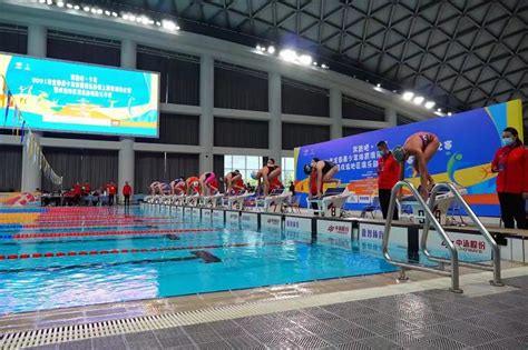 2021年全国青少年体育俱乐部联赛游泳比赛暨成渝地区俱乐部游泳公开赛成都鸣枪