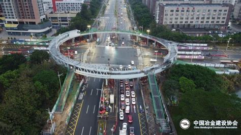 中国二十冶承建的宝龙项目宝锦天桥顺利合龙