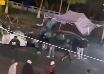警方通报广西北流多人当街持械砸车：8人被抓_凤凰网