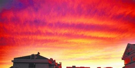 北京天空“燃”起火烧云 美得热烈而奔放-天气图集-中国天气网