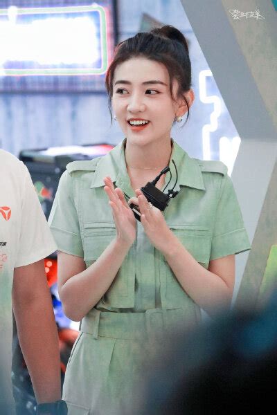 梁雅图片