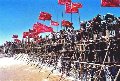 1998年抗洪救灾真实录像，30多万解放军以身抗洪，用血肉之躯铸成钢铁大堤_腾讯视频
