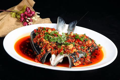 湘菜剁椒鱼头的做法