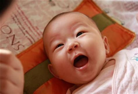 【三个月宝宝发育指标】【图】三个月宝宝发育指标展示 教你如何判断宝宝发育是否正常_伊秀亲子|yxlady.com