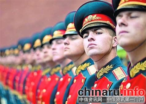 俄国防部大量编制公务员，文职肩章与军衔很相似，如何对应起来？|肩章|俄罗斯联邦|公务员_新浪新闻