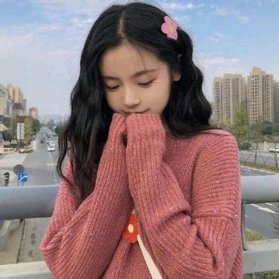 甜美女生头像简约干净
