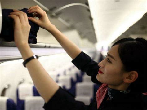 最幸运航班！ 空姐向200乘客每人发一部新手机 - 航空要闻 - 航空圈——航空信息、大数据平台