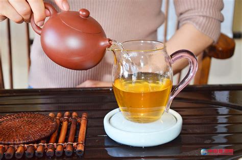 好茶要与朋友一起喝,好茶与明友分享,和朋友一起品茶_大山谷图库