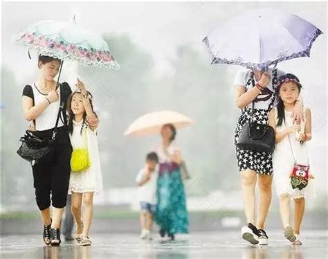 深圳近期暴雨预警频发，雨还要下多久… - 封面新闻