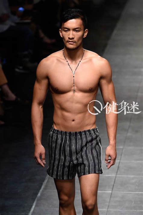 中国超模毛元勋 尽显阳刚男性之性感 22厘米肌肉男模 中国 健身迷网