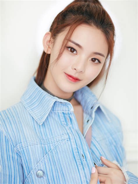 杨超越壁纸图片