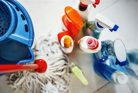 家庭清洁概念各种清洁产品打字地高清图片下载-正版图片505903564-摄图网