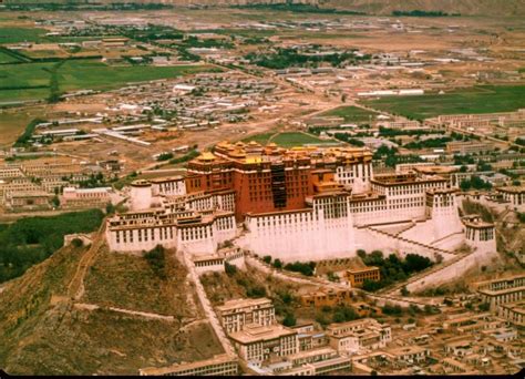 拉萨市区鸟瞰图_西藏旅游攻略网