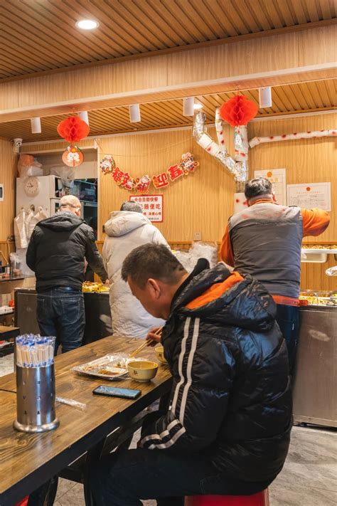 东北菜的尽头，为什么是哈尔滨盒饭？|盒饭|摄影|溜肉段_新浪新闻