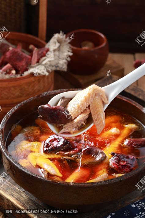 红菇炖土鸡汤,中国菜系,食品餐饮,摄影素材,汇图网www.huitu.com