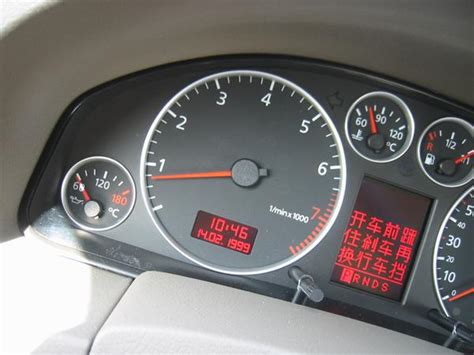 如何看汽车发动机转速表换挡-汽车的转速表怎么看，我指的是在转速表到多少就换挡