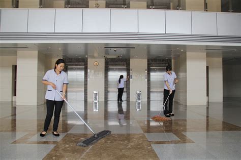 暑假里教工小区清洁家园联合行动--郑州市第六十三中学官网