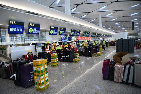 天府国际机场首个天府快线来了！坐东航航班飞上海、武汉更快更方便_四川在线