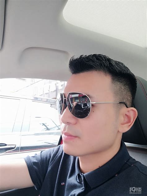 帅气大叔自拍照图片