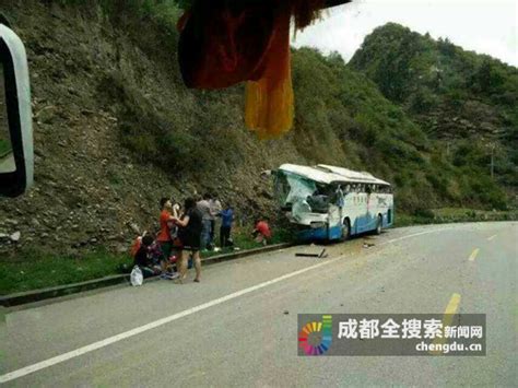 四川发生一起两辆中巴客车相撞事故 致6人死亡——人民政协网