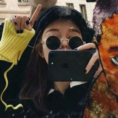 非主流捂嘴情侣头像