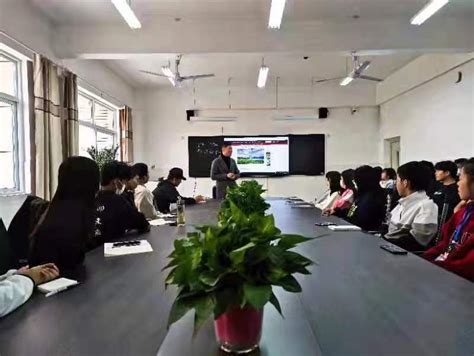 信息工程学院举办校园新媒体短视频制作培训沙龙-驻马店职业技术学院
