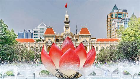 越南胡志明市的市政厅门前胡志明广场高清图片下载-正版图片501632538-摄图网